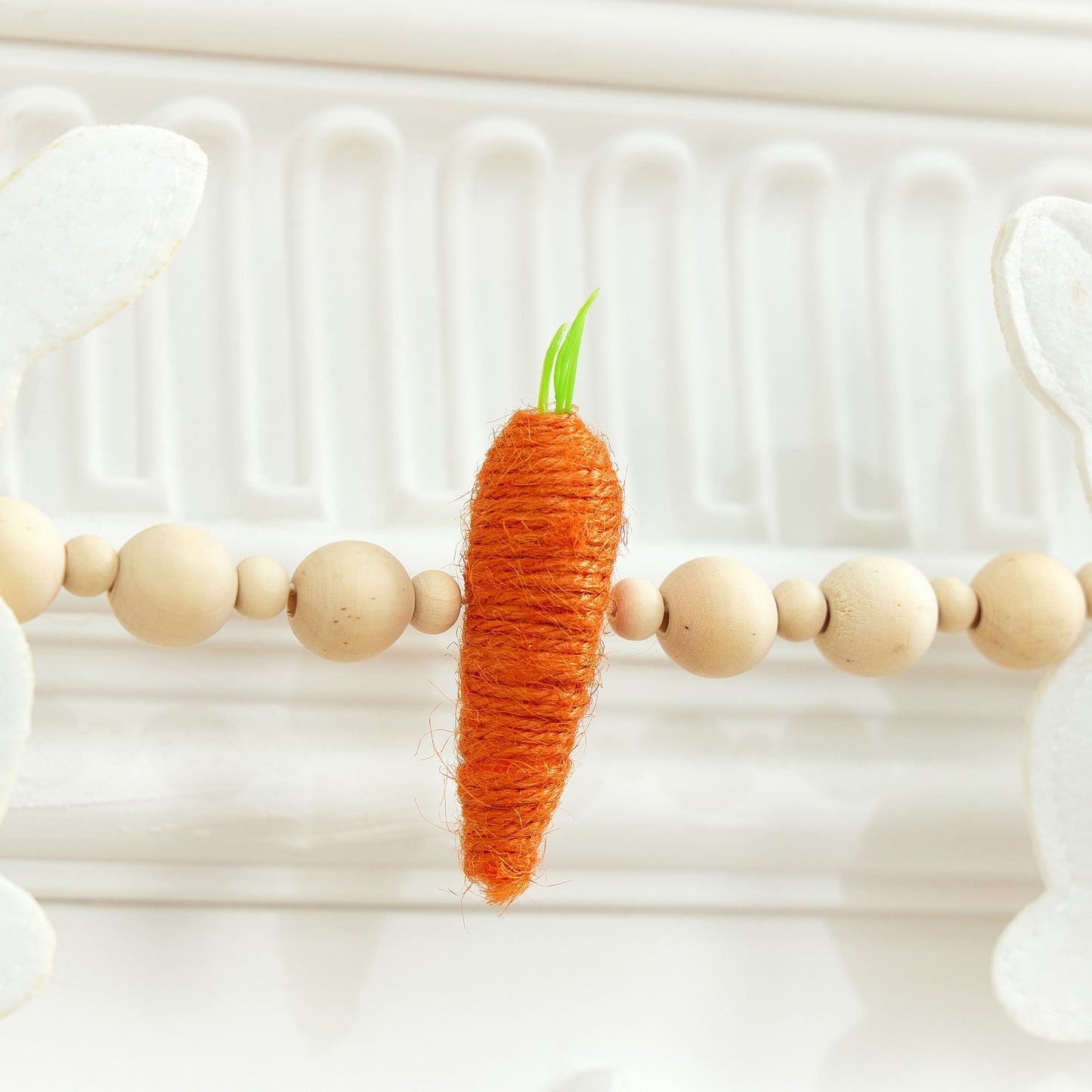 Easter Bunny & Carrot Garland with Wooden Beads – Festive Spring Home Decor, White Rabbit & Carrot Ornaments, No Power Needed, Plastic Material