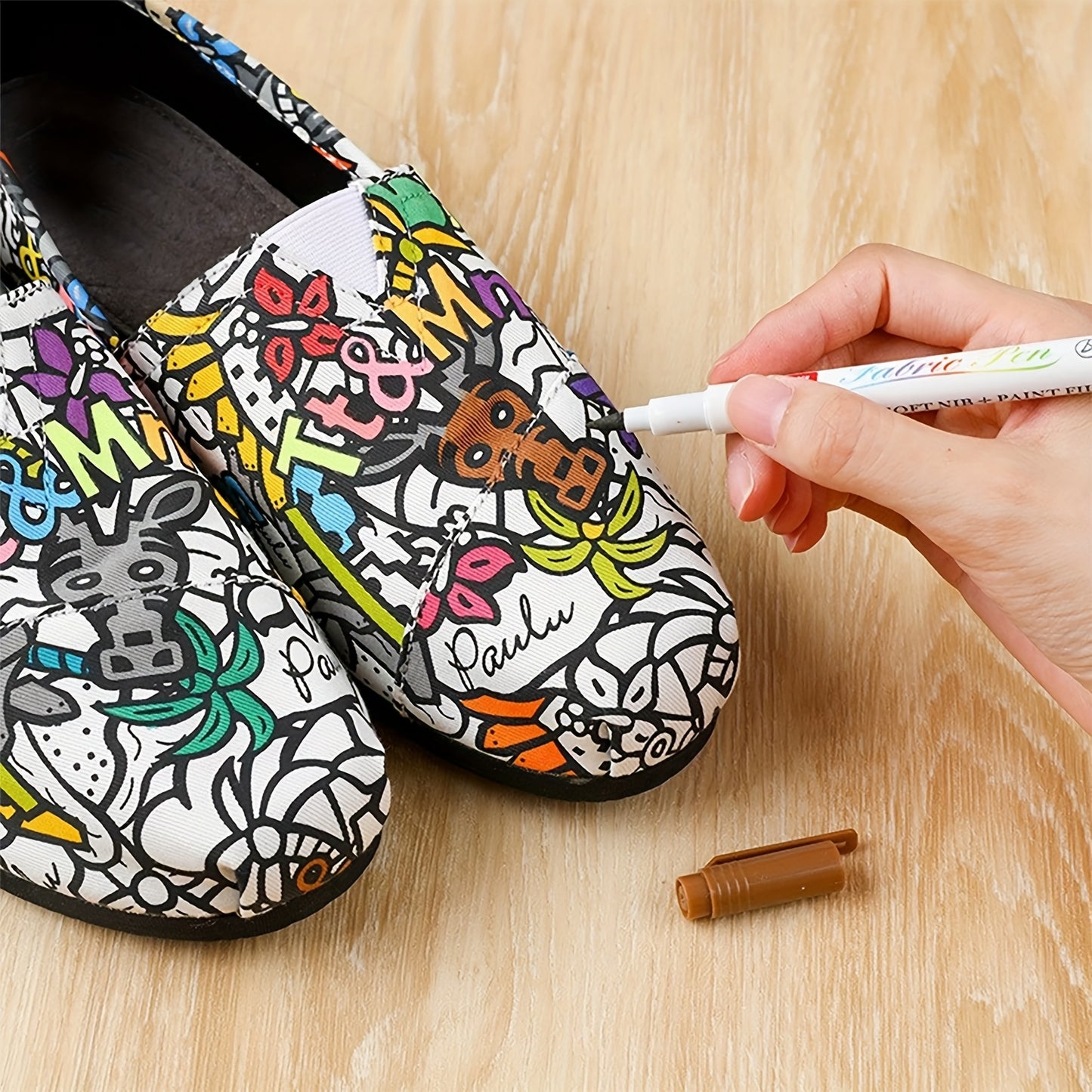 12 Colours Art Doodle Painting Colour Pens, Creative Colourful Fabric Painting Pens Set For Clothing, Accessories, Textiles And DIY Crafts, Perfect As A Special Holiday Gift For Easter, Halloween, Christmas, Valentine'S Day,